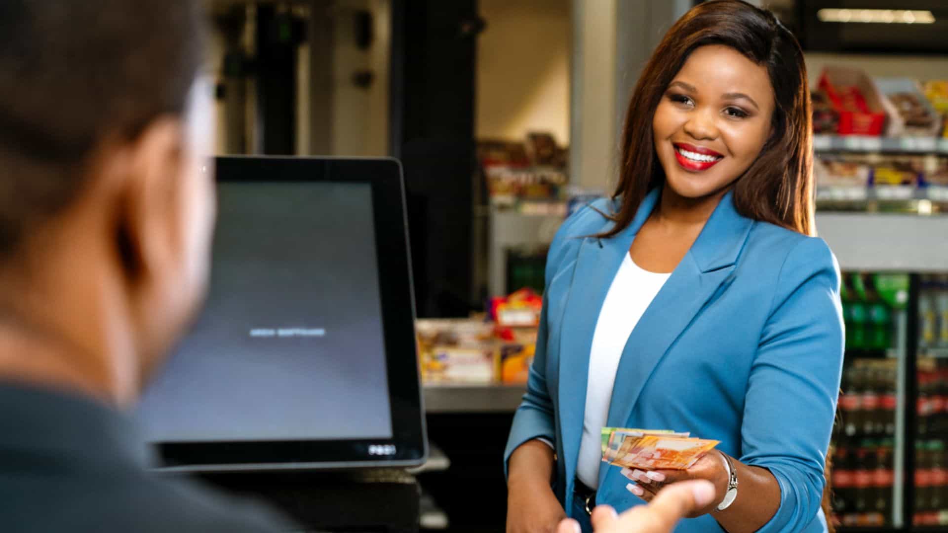 Cashier handing cash to client Deposita